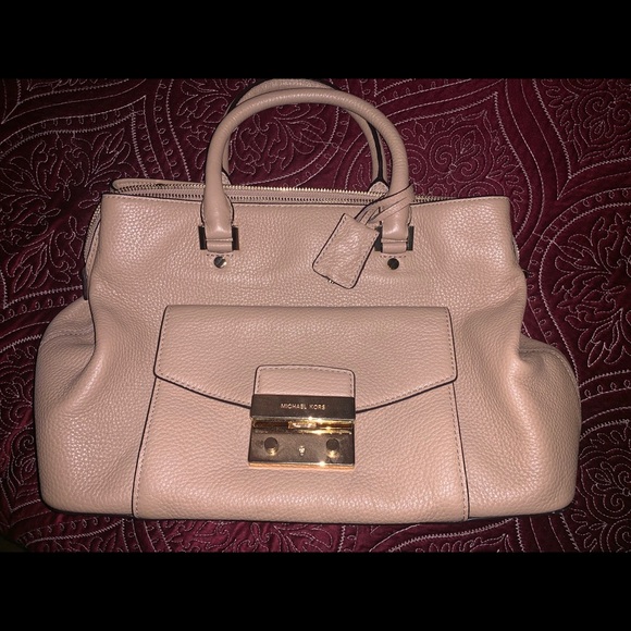 Michael Kors Handbags - Michael Kors purse